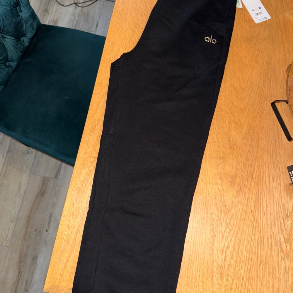 Alo Black Accolade SweatPants